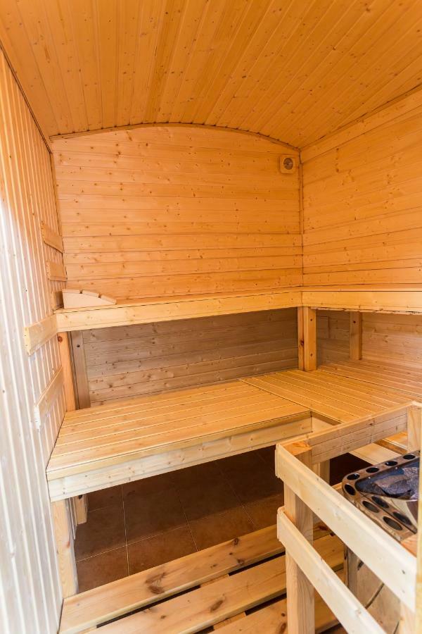 Attic Rooms Tábor Exteriör bild